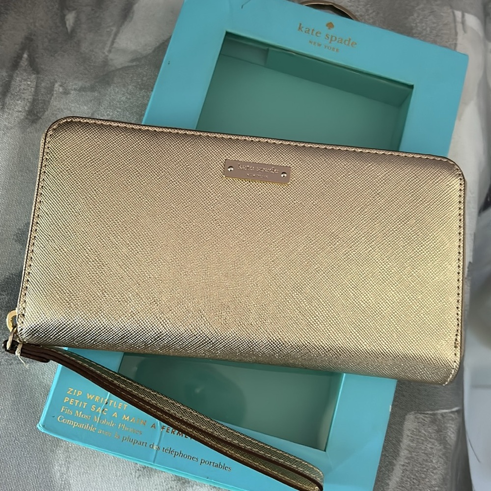 Kate Spade Gold Saffiano Leather Zip Around Wristlet Wallet Storybook Lining NIB - Picture 3 of 16